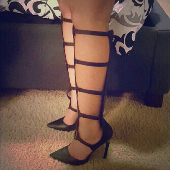 💰💰Black Gladiator Heels💰💰 - Picture 1 of 2